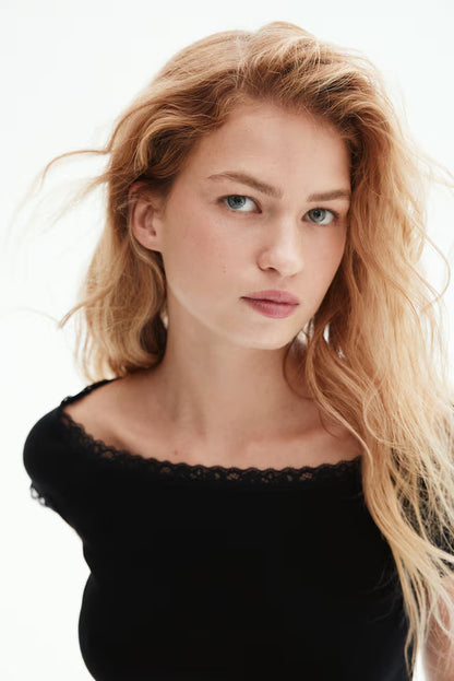 Off-the-shoulder top